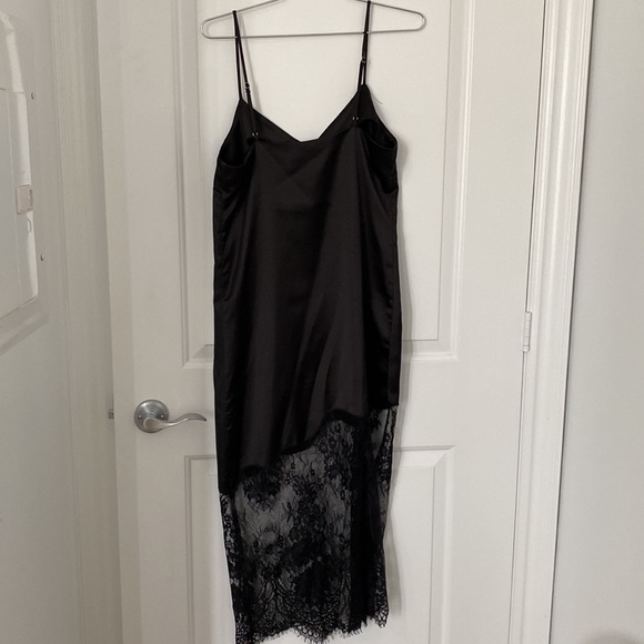 Women’s Dress - Picture 2 of 7